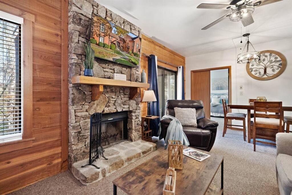 Beautiful Seven Springs- 2 Bed, 2 Bath Apartamento *