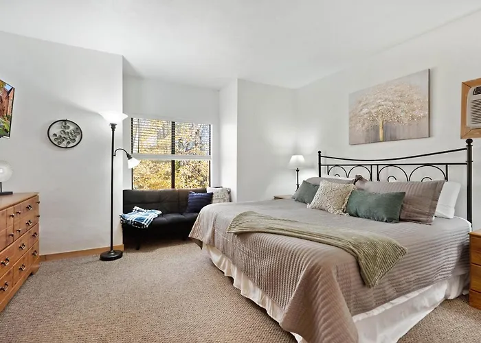 Beautiful Seven Springs- 2 Bed, 2 Bath Condo