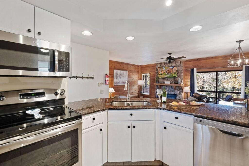 Apartment Beautiful Seven Springs- 2 Bed, 2 Bath