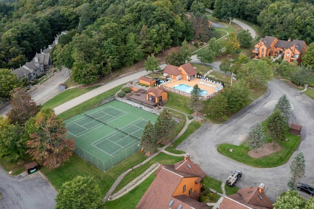 Beautiful Seven Springs- 2 Bed, 2 Bath